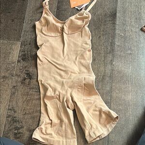 FeelinGirl Shapewear Bodysuit Tummy Control Seamless Sculpting Butt Lifter M/L